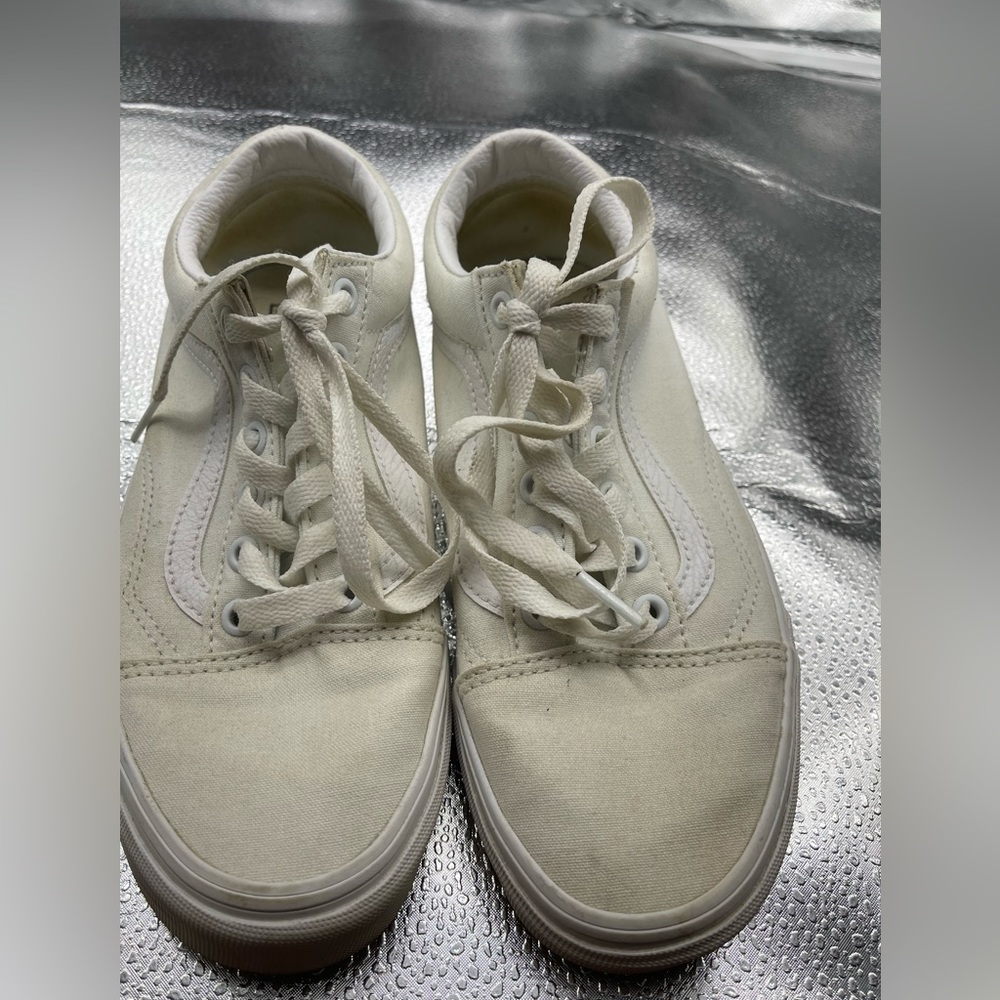 Women’s Vans classic sneakers